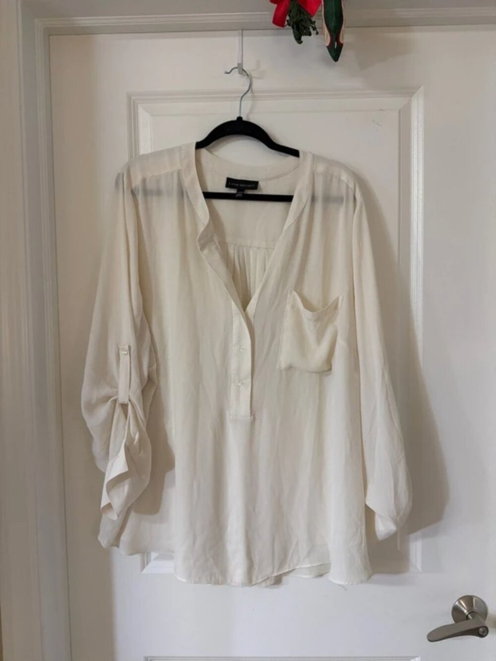 Women’s plus size long blouse, size 26/28.